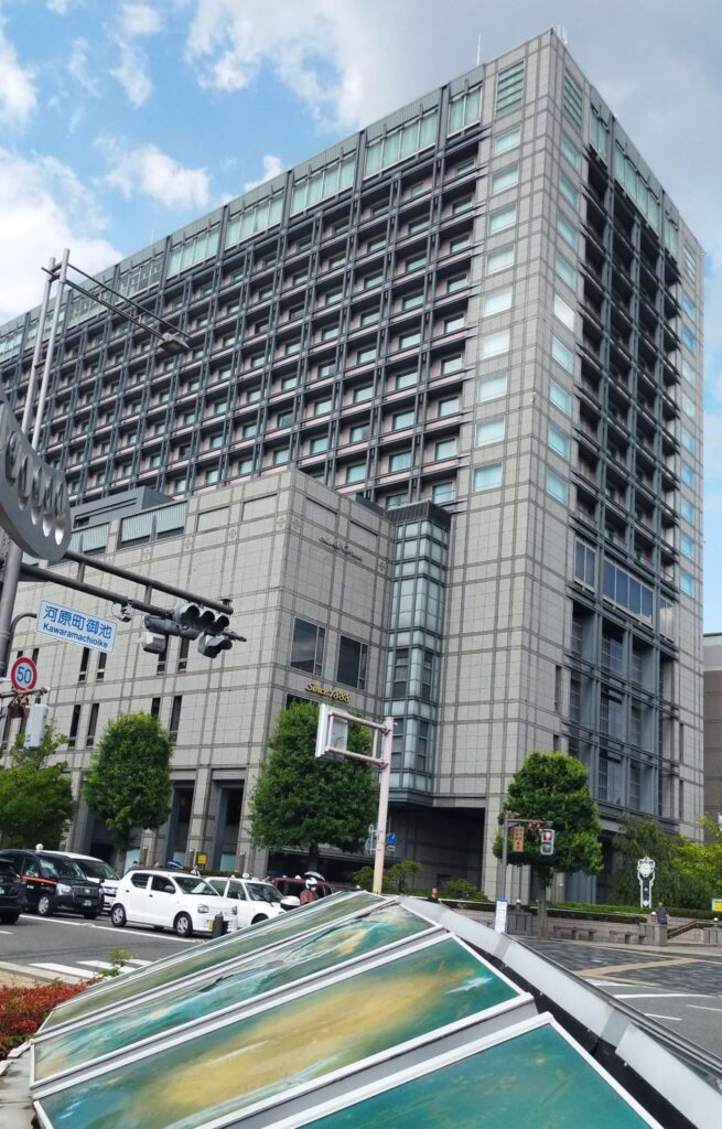 森見登美彦聖地巡礼①
河原町御池・京都市役所前のホテルオークラ