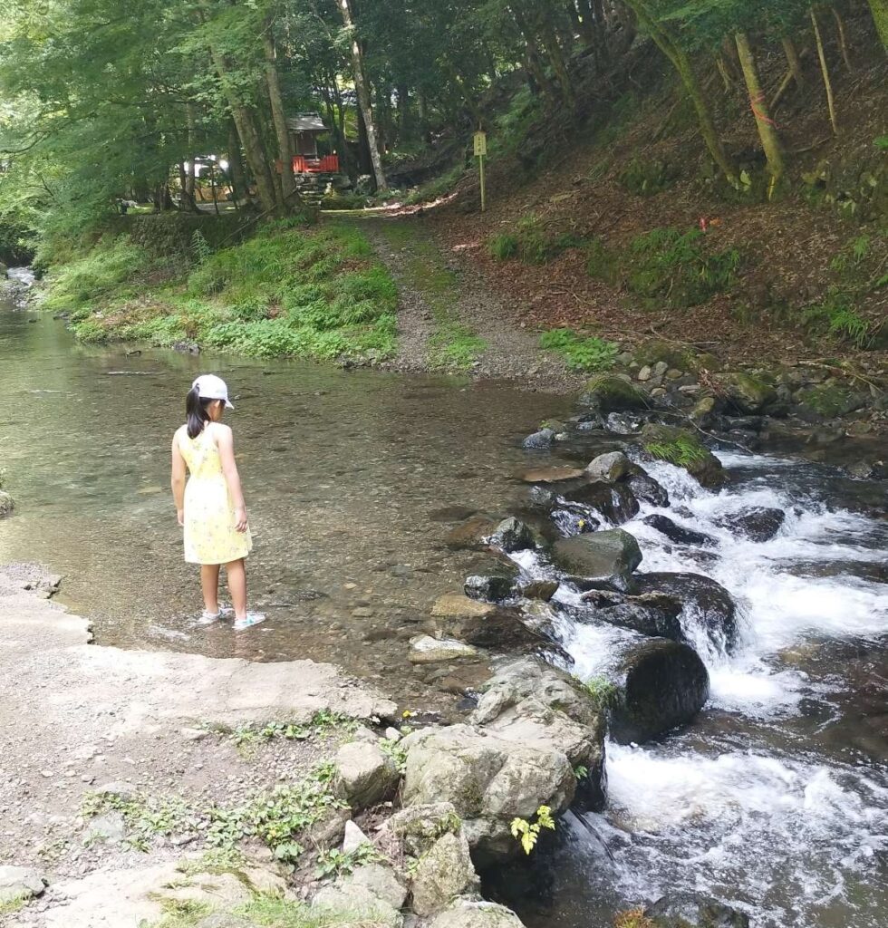 森見登美彦聖地巡礼記その②
貴船神社の末社・白石社の近くの川