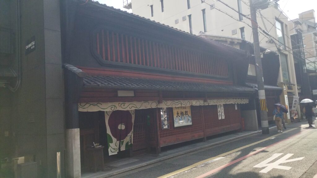 森見登美彦聖地巡礼記その②
大極殿本舗の六角店の外観