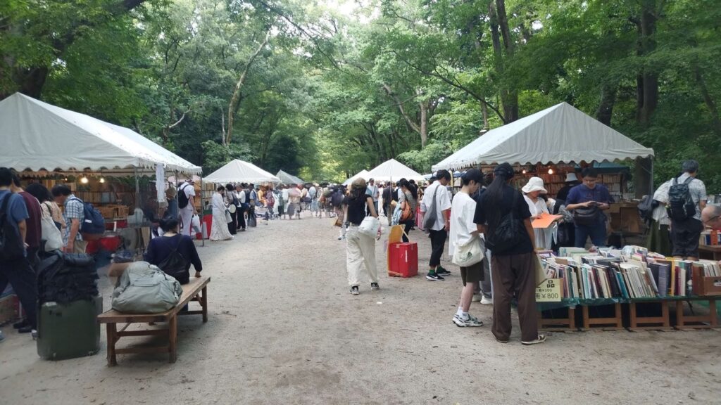 夜は短し歩けよ乙女の聖地紹介
下鴨神社の古本市