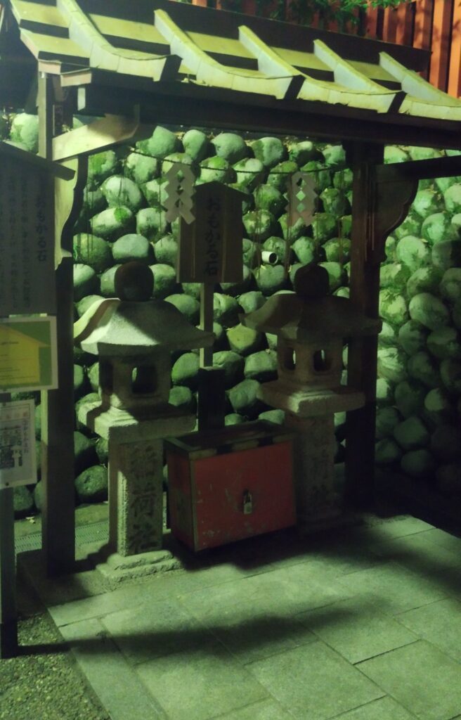 森見登美彦聖地巡礼記その②
伏見稲荷大社のおもかる石