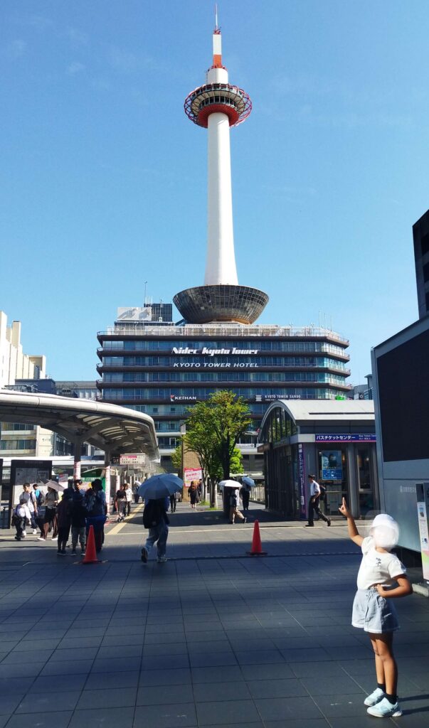 森見登美彦聖地巡礼記その③
京都タワーのふもとにて