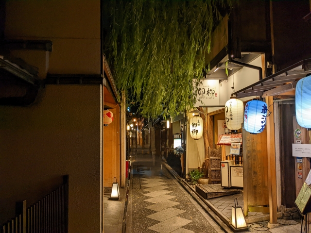 夜は短し歩けよ乙女の聖地紹介
乙女が歩いた夜の先斗町