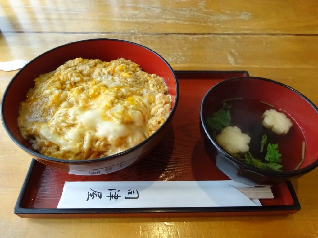 有頂天家族の聖地紹介
司津屋の親子丼
